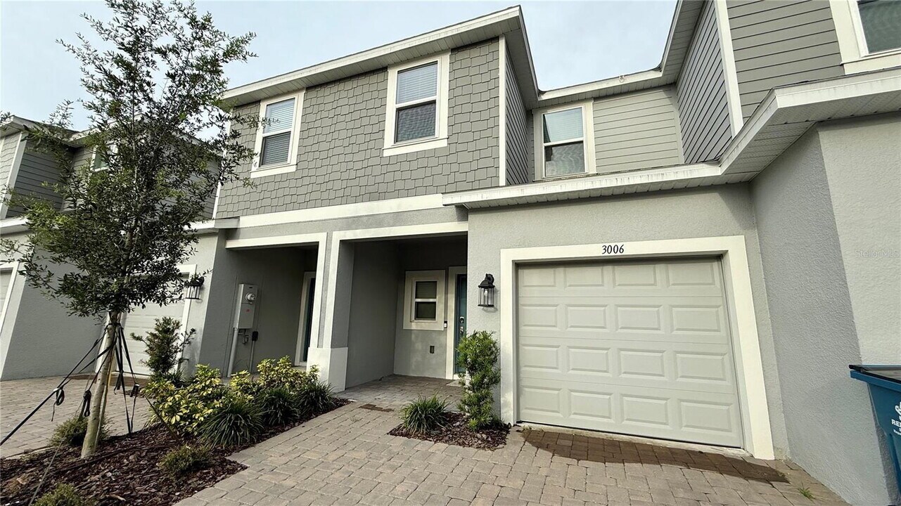 3006 Canary Ave in Davenport, FL - Building Photo