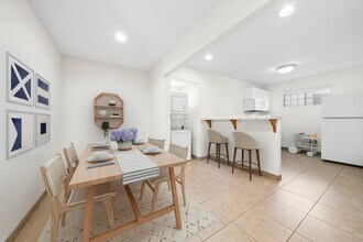 221 Cabrillo St in Costa Mesa, CA - Building Photo - Building Photo