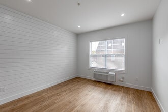 25 Church St in New Milford, CT - Building Photo - Interior Photo