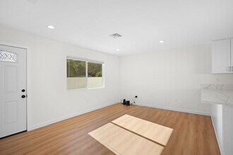 7649 Thousand Oaks Dr in Tujunga, CA - Building Photo - Building Photo