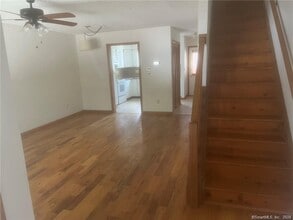 10 MacIntosh Ln in Ansonia, CT - Building Photo - Building Photo