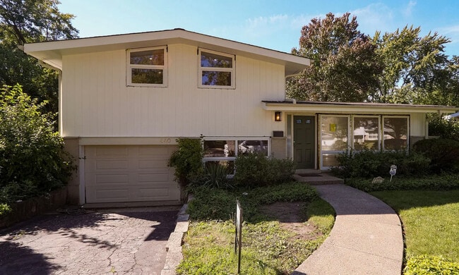 440 Sheryl Ln in Glenview, IL - Building Photo - Building Photo