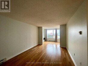 95 Base Line Rd W in London, ON - Building Photo - Building Photo