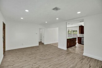 30 NE 139th St in North Miami, FL - Building Photo - Building Photo