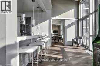 2087-2087 Fairview St in Burlington, ON - Building Photo - Building Photo