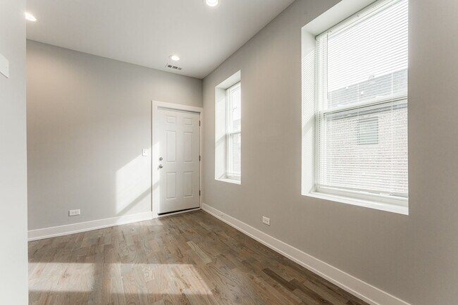 926 W 32nd Pl in Chicago, IL - Building Photo - Building Photo