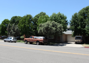 417-421 12th St in Huntington Beach, CA - Building Photo - Building Photo