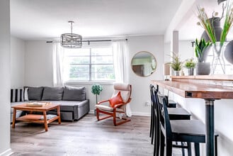 605 Dennison Ave in Columbus, OH - Building Photo - Building Photo