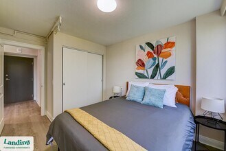 305 Dr. M.L.K. Jr St S, Unit 222 in St. Petersburg, FL - Foto de edificio - Building Photo