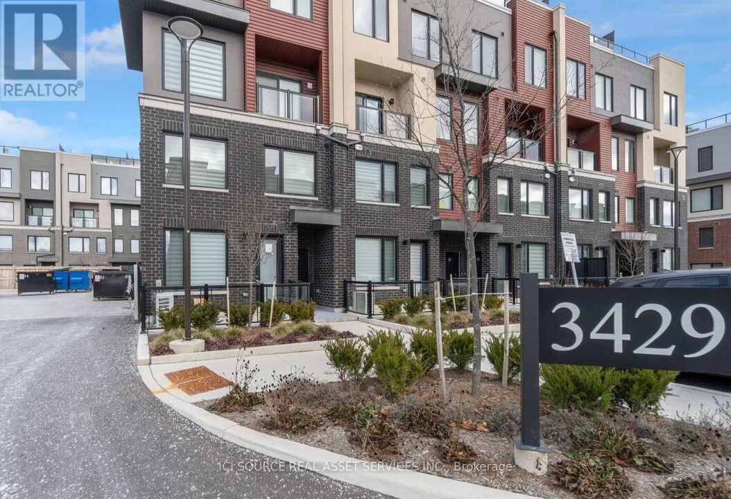 3429-3429 Ridgeway Dr in Mississauga, ON - Building Photo