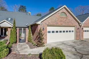 409 Hunters Cir in Greenville, SC - Building Photo