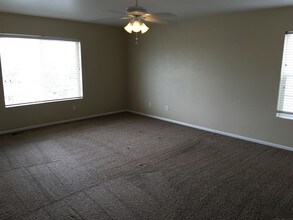 18908 E 47th Dr in Denver, CO - Building Photo - Building Photo