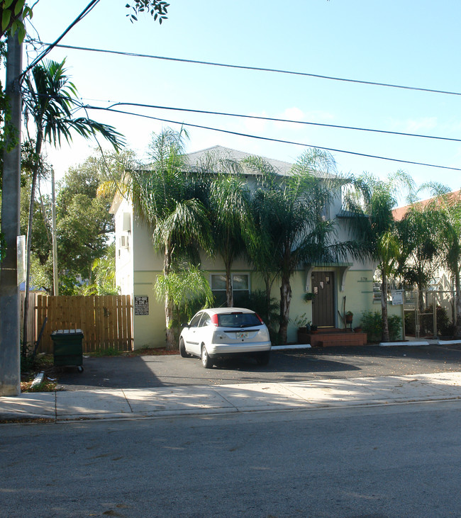 578 NE 64th St in Miami, FL - Foto de edificio - Building Photo