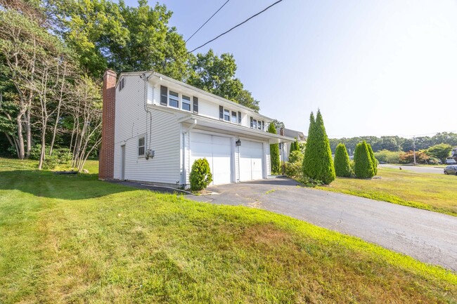 308 Candlewyck Dr