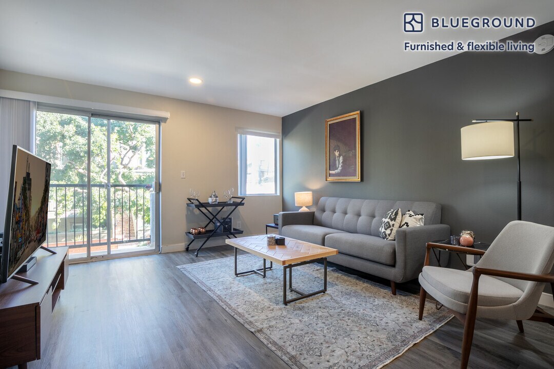 17 Northstar St-Unit -FL1-ID145 in Marina Del Rey, CA - Building Photo