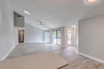 5518 Golden Eagle Cir in Palm Beach Gardens, FL - Building Photo - Building Photo
