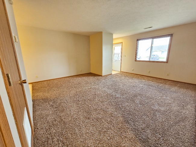 111 5th Ave in Holdrege, NE - Building Photo - Building Photo