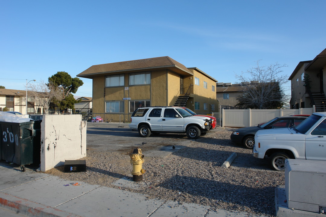 Sunland Manor in Las Vegas, NV - Building Photo