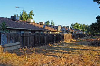 501-509 Wilson Ave in Sacramento, CA - Building Photo - Building Photo