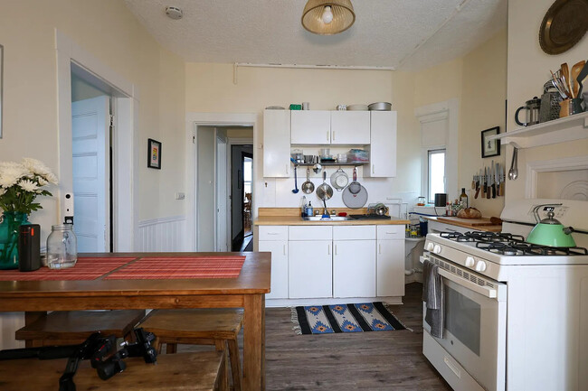 38 Jefferson St, Unit 3