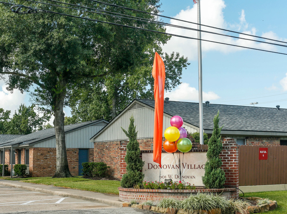 Donovan Village Apartments in Houston, TX - Foto de edificio