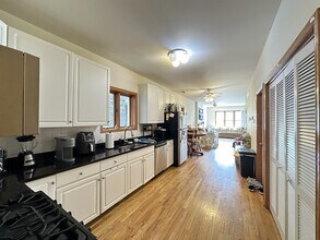 920 N Paulina St, Unit J04P in Chicago, IL - Foto de edificio - Building Photo