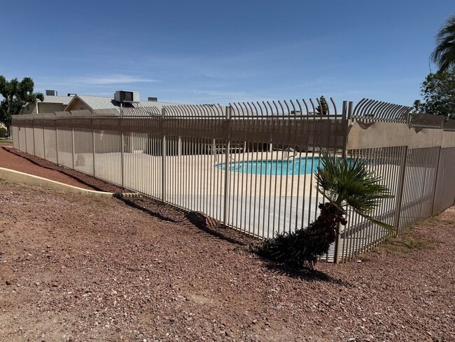 4621 Mill Valley Dr in Las Vegas, NV - Building Photo - Building Photo