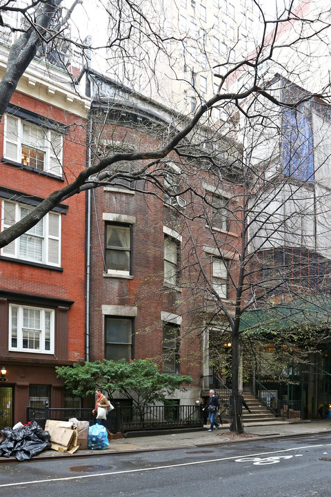 7 W 16th St in New York, NY - Building Photo