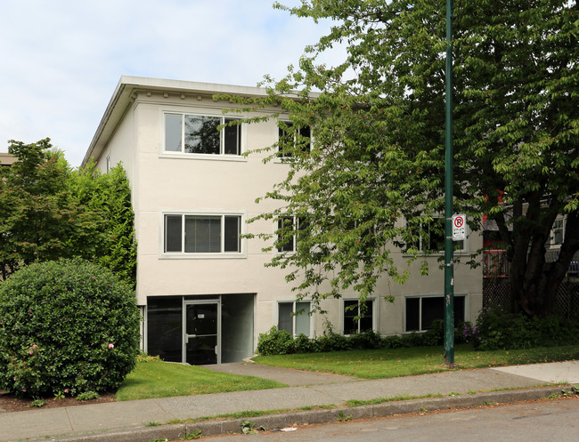 2011 York Ave