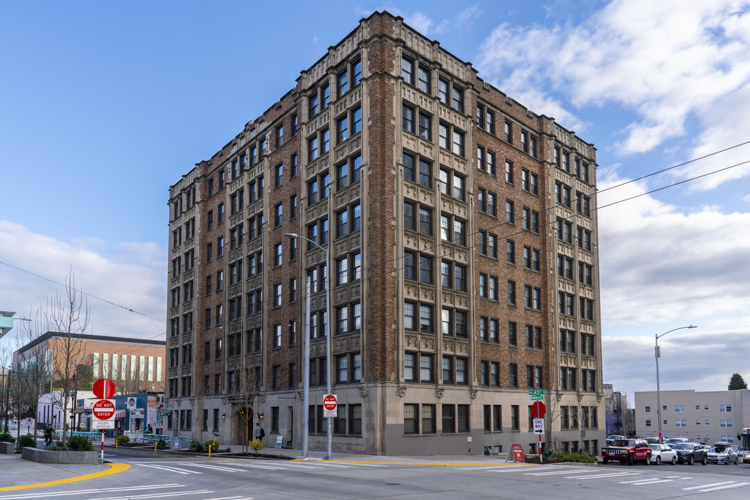 University Manor in Seattle, WA - Building Photo