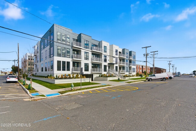 215 2nd Ave in Asbury Park, NJ - Foto de edificio - Building Photo