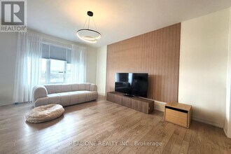 3478 Vernon Powell Dr in Oakville, ON - Building Photo - Building Photo