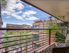 7141 E Rancho Vista Dr in Scottsdale, AZ - Building Photo - Building Photo
