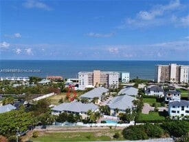 475 Ocean Ridge Wy in Juno Beach, FL - Building Photo