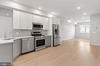 2142 Master St in Philadelphia, PA - Building Photo - Building Photo