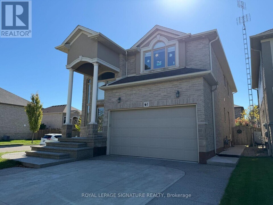 61 Eagleglen Way in Hamilton, ON - Building Photo