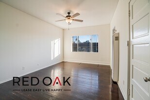 1327 Magnolia Ave, Unit 207 in Los Angeles, CA - Building Photo