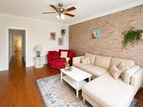 2467 N Clark St in Chicago, IL - Building Photo - Building Photo