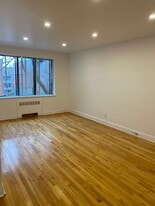 4930 Edouard Montpetit Blvd in Montréal, QC - Building Photo