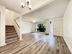 44-105-105 Laha St in Kaneohe, HI - Building Photo - Building Photo