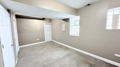 8017 S Phillips Ave in Chicago, IL - Foto de edificio - Building Photo