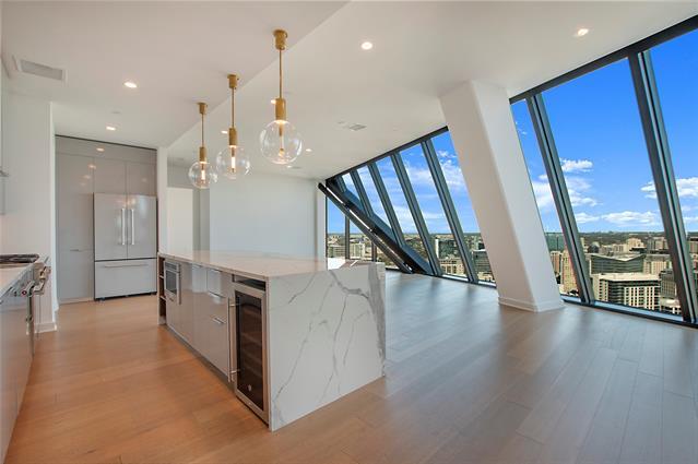 1800 N Field St in Dallas, TX - Building Photo