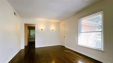 424 Classen Dr in Dallas, TX - Building Photo - Building Photo