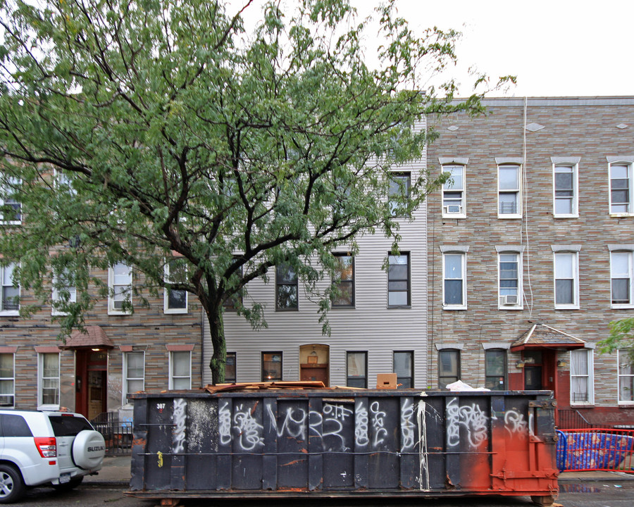 169 Stanhope St in Brooklyn, NY - Building Photo