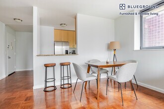 235 W 48th St in New York, NY - Building Photo - Building Photo