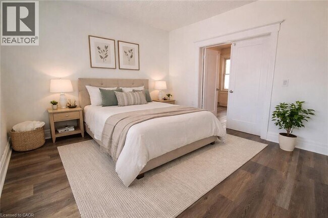 198 Sherman Ave N in Hamilton, ON - Building Photo - Building Photo