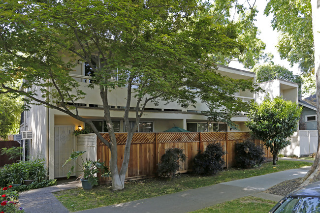 2216 G St in Sacramento, CA - Building Photo - Building Photo