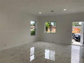 2305 NW 6th Pl in Fort Lauderdale, FL - Building Photo - Building Photo