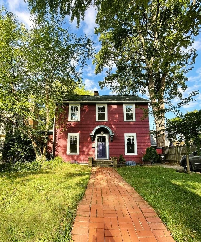 property at 1404 E Park Pl