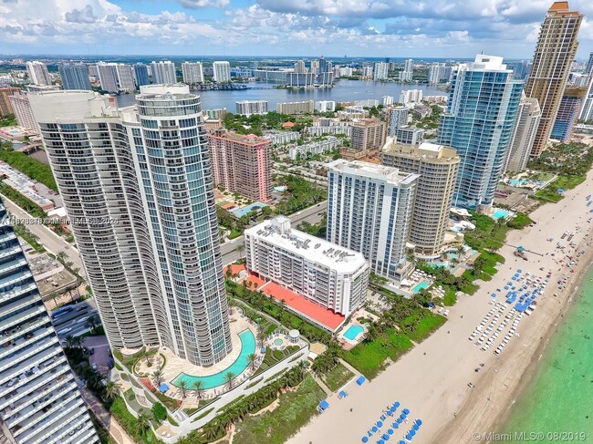 17201 Collins, Unit 2202 in Sunny Isles Beach, FL - Building Photo - Building Photo